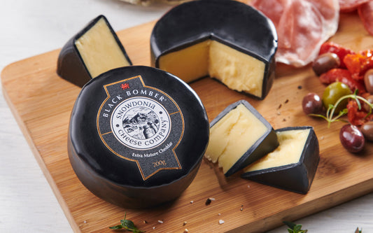 Black Bomber Extra Mature Cheddar 200g per piece